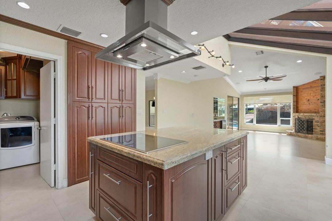 12-web-or-mls-11220 NW 2nd Manor Coral S