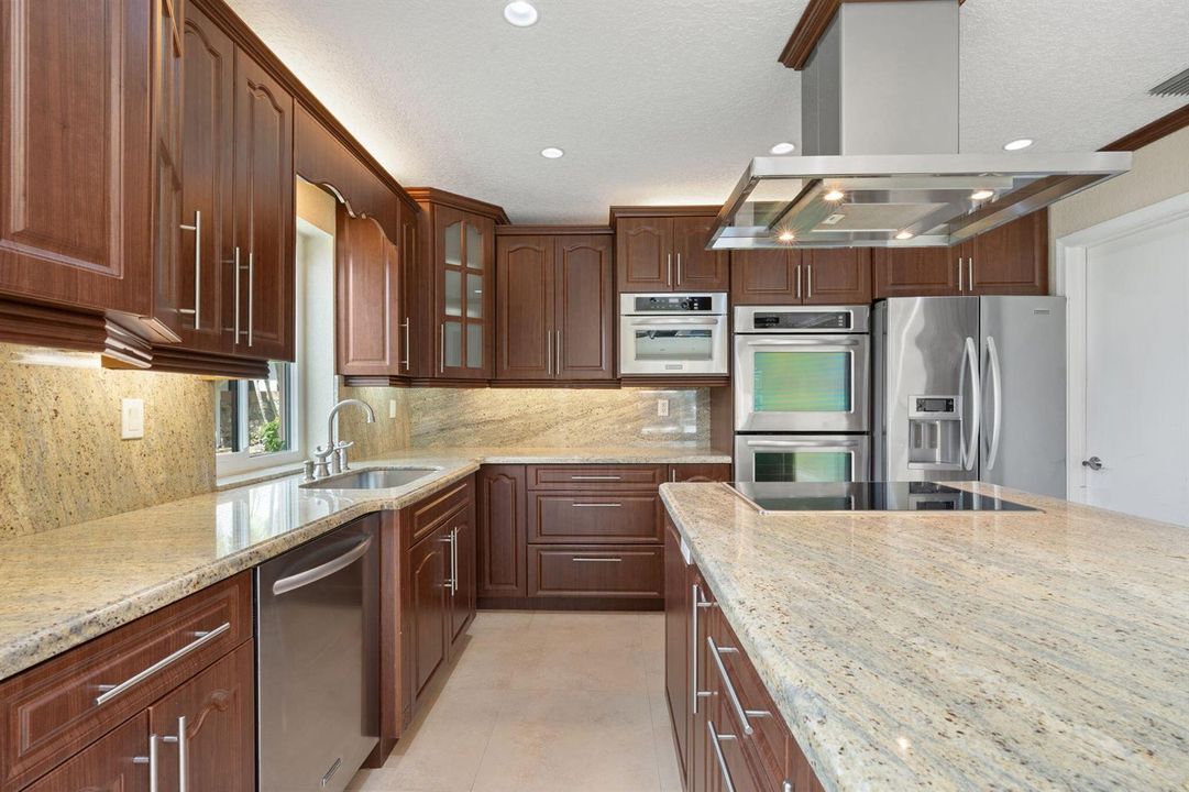 14-web-or-mls-11220 NW 2nd Manor Coral S