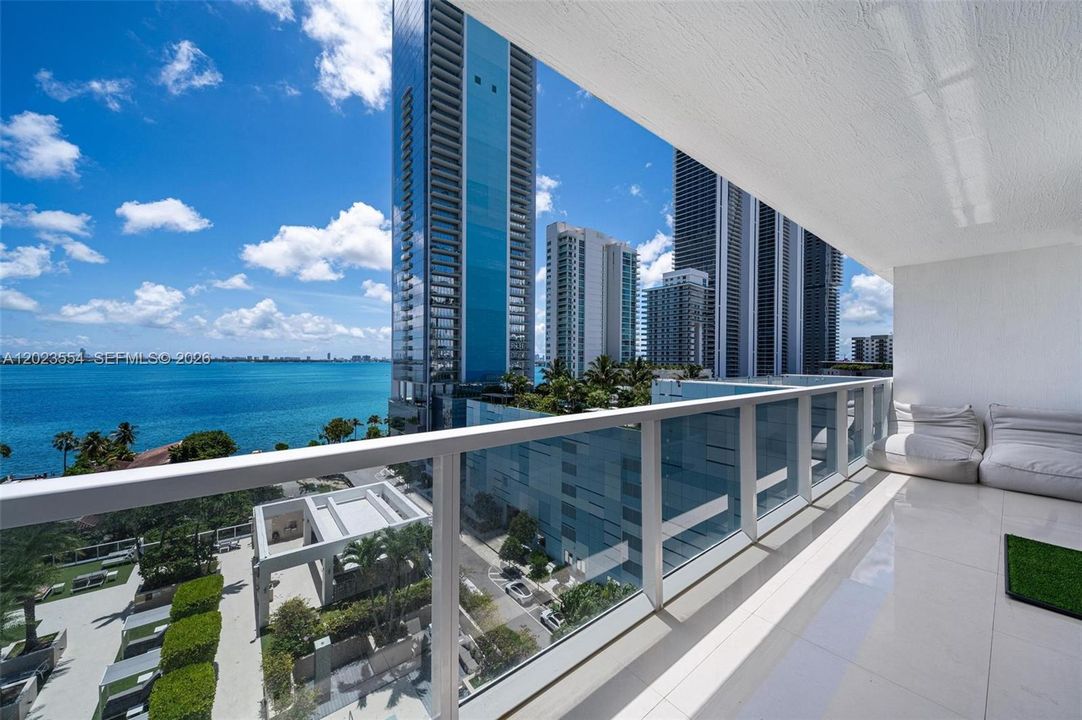 For Sale: $830,000 (3 beds, 3 baths, 1432 Square Feet)