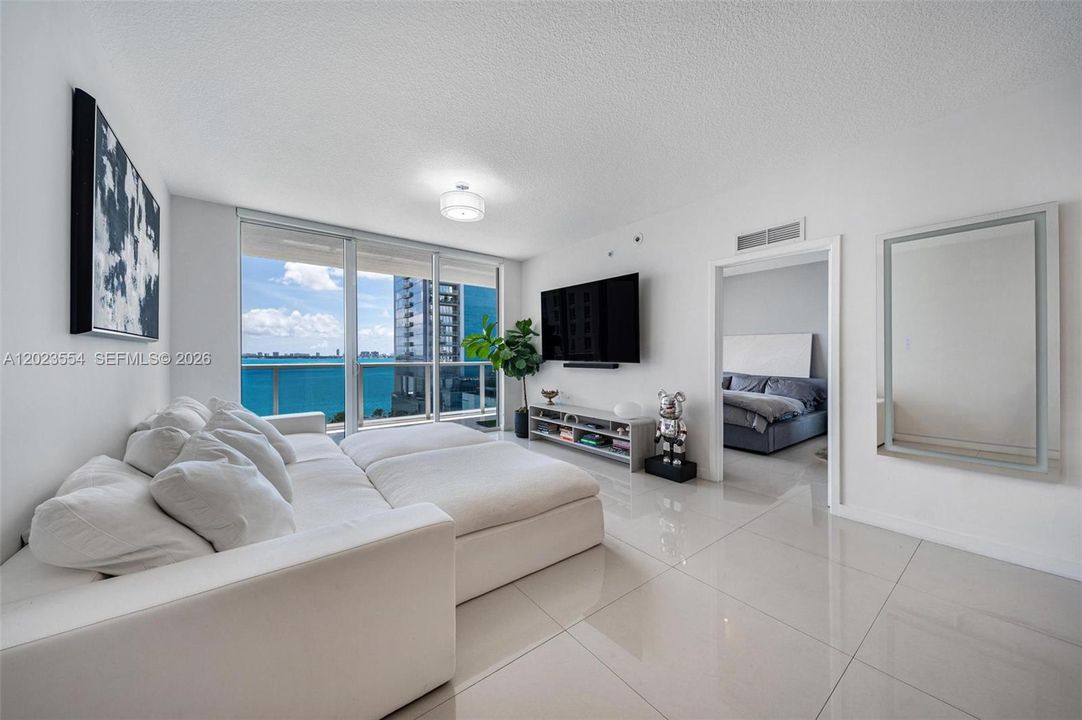 For Sale: $830,000 (3 beds, 3 baths, 1432 Square Feet)