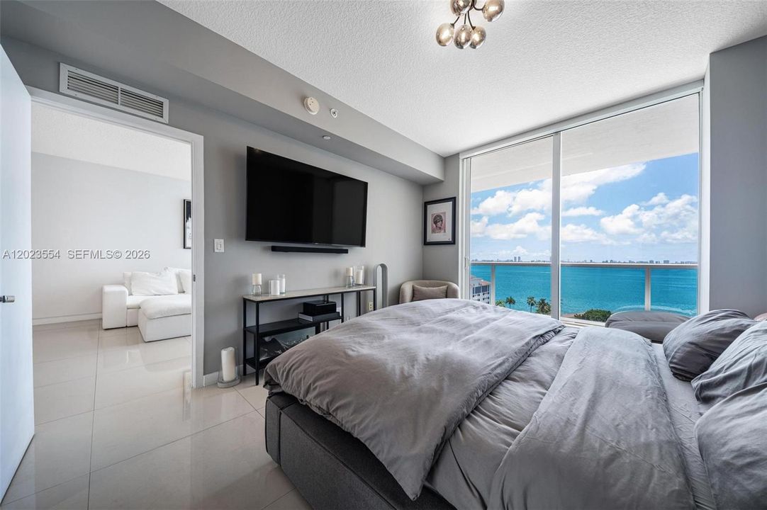 For Sale: $830,000 (3 beds, 3 baths, 1432 Square Feet)
