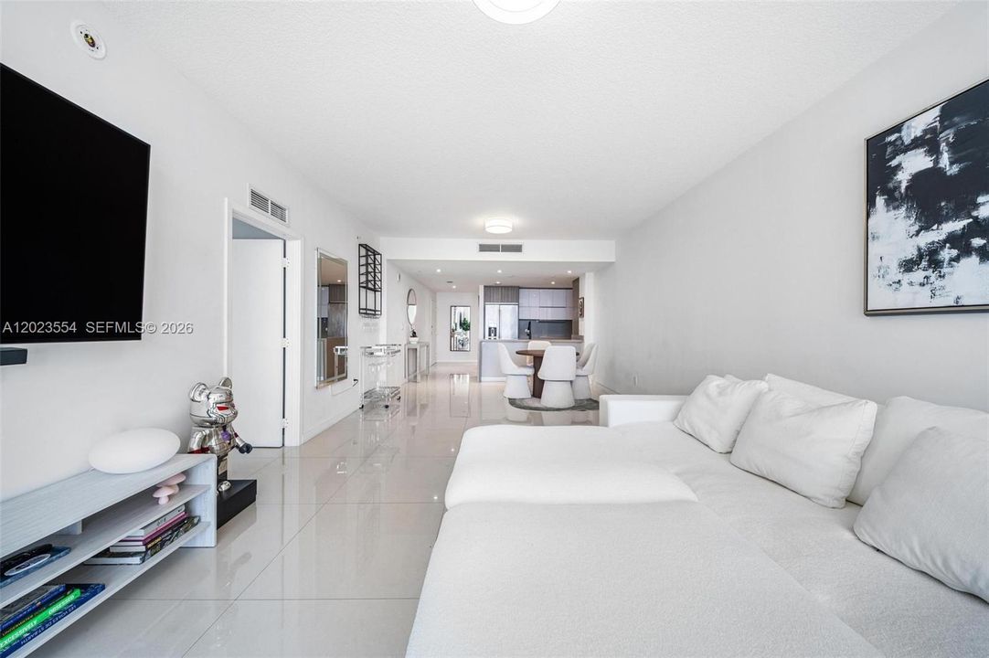 For Sale: $830,000 (3 beds, 3 baths, 1432 Square Feet)