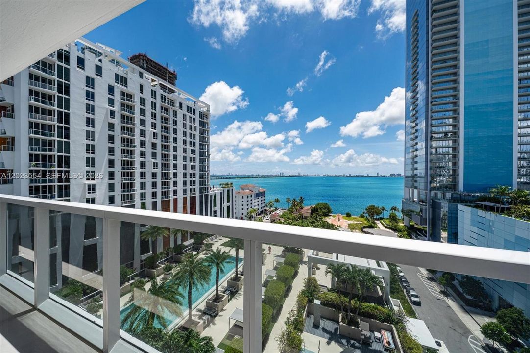 For Sale: $830,000 (3 beds, 3 baths, 1432 Square Feet)