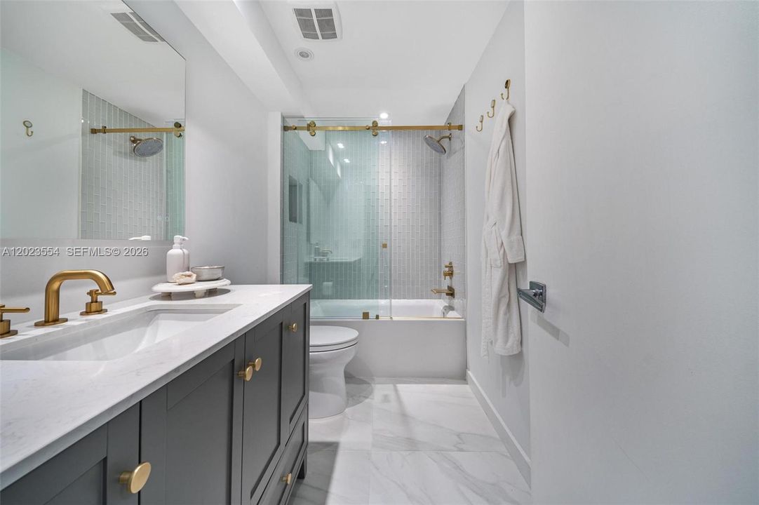 For Sale: $830,000 (3 beds, 3 baths, 1432 Square Feet)