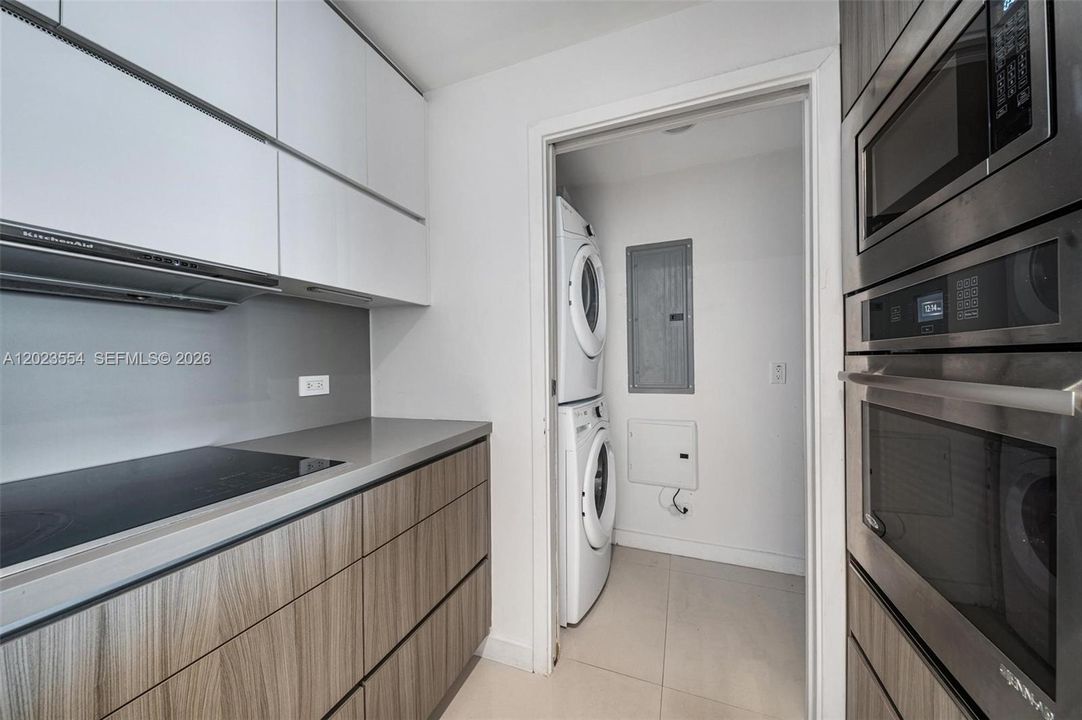 For Sale: $830,000 (3 beds, 3 baths, 1432 Square Feet)