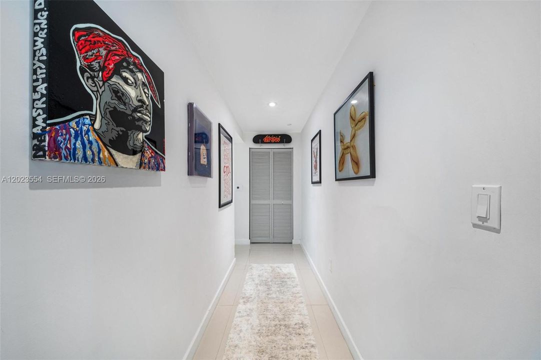 For Sale: $830,000 (3 beds, 3 baths, 1432 Square Feet)
