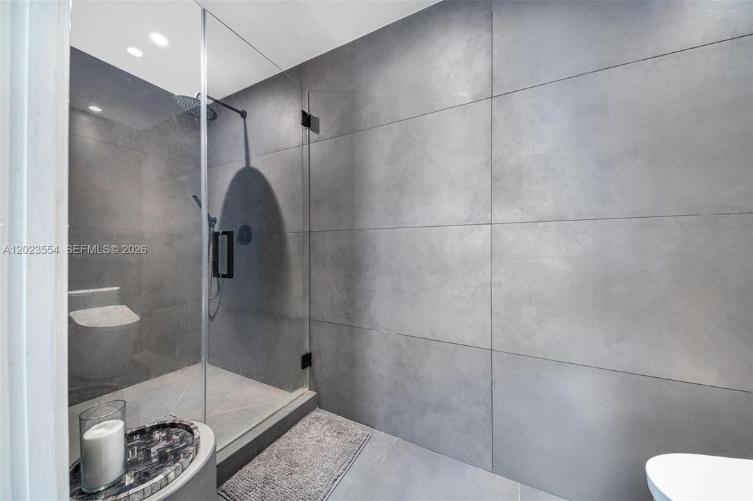 For Sale: $830,000 (3 beds, 3 baths, 1432 Square Feet)