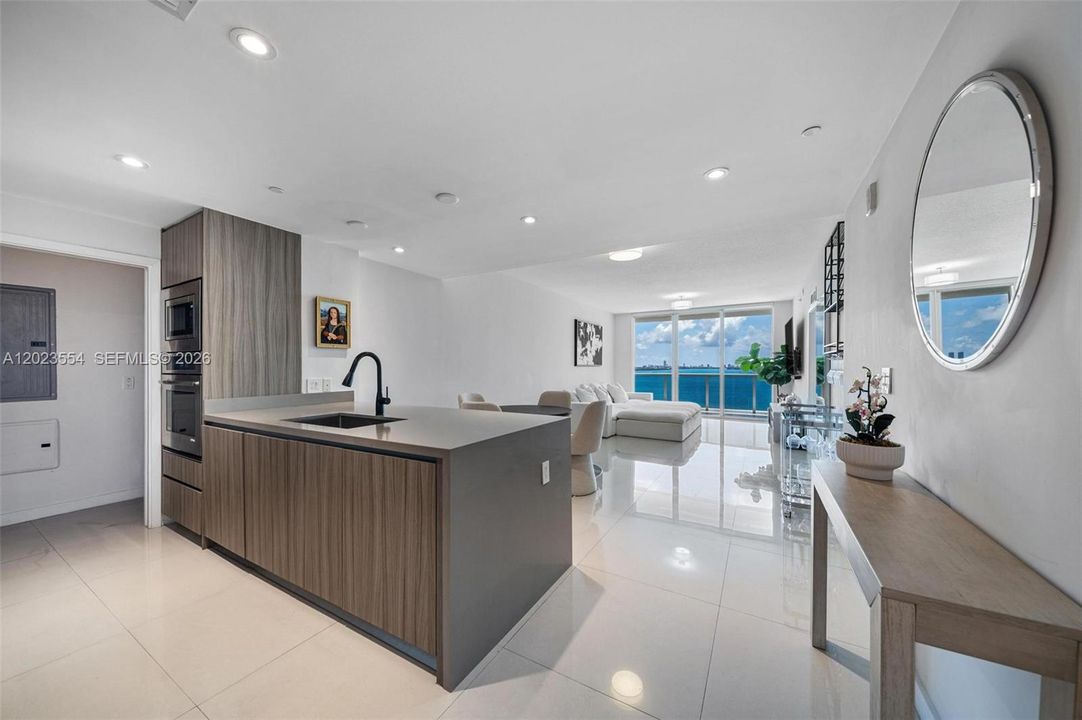 For Sale: $830,000 (3 beds, 3 baths, 1432 Square Feet)