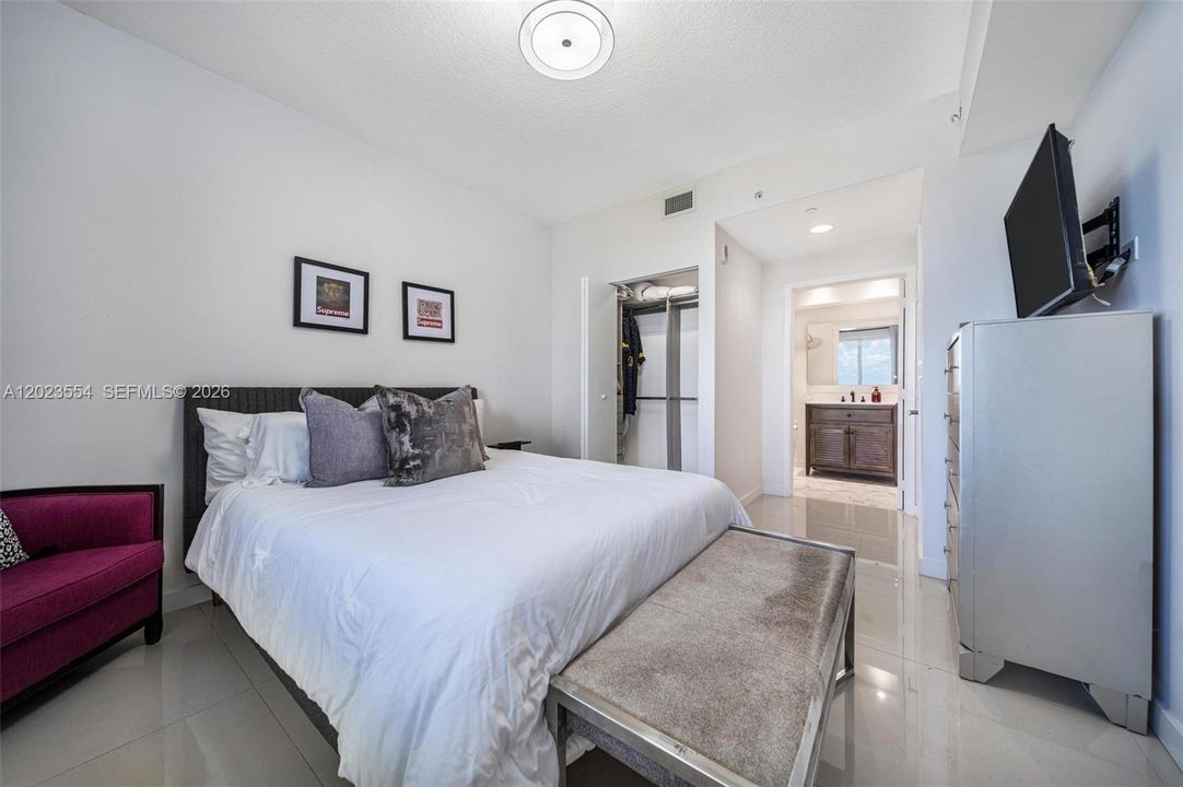 For Sale: $830,000 (3 beds, 3 baths, 1432 Square Feet)