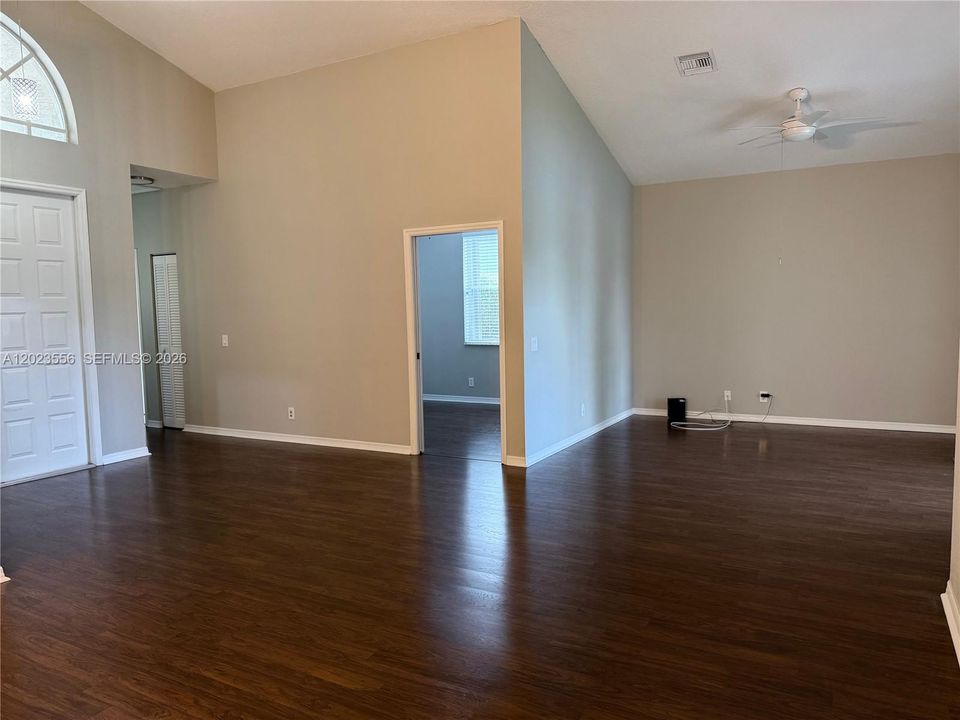 En Renta: $4,900 (3 camas, 2 baños, 1661 Pies cuadrados)