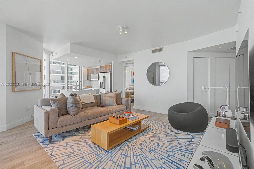 For Sale: $775,000 (2 beds, 2 baths, 1178 Square Feet)