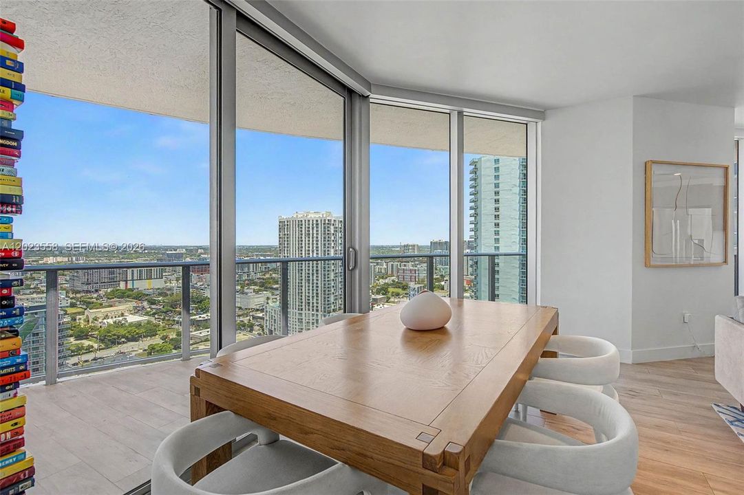 For Sale: $775,000 (2 beds, 2 baths, 1178 Square Feet)
