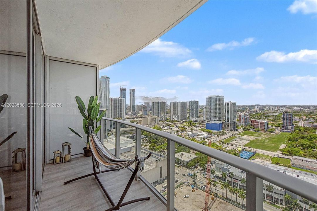 For Sale: $775,000 (2 beds, 2 baths, 1178 Square Feet)