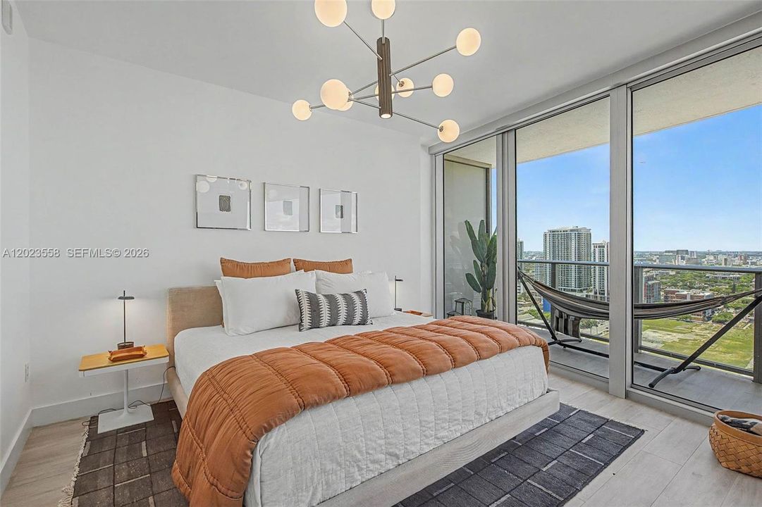For Sale: $775,000 (2 beds, 2 baths, 1178 Square Feet)