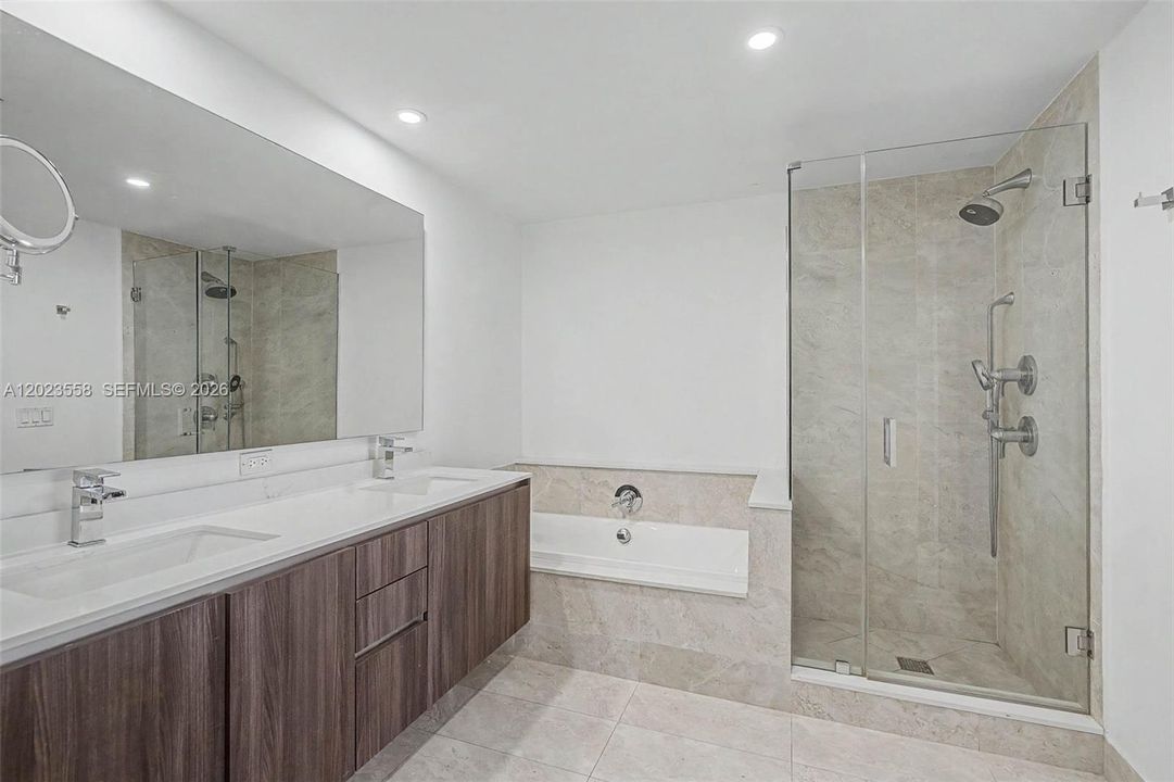 For Sale: $775,000 (2 beds, 2 baths, 1178 Square Feet)