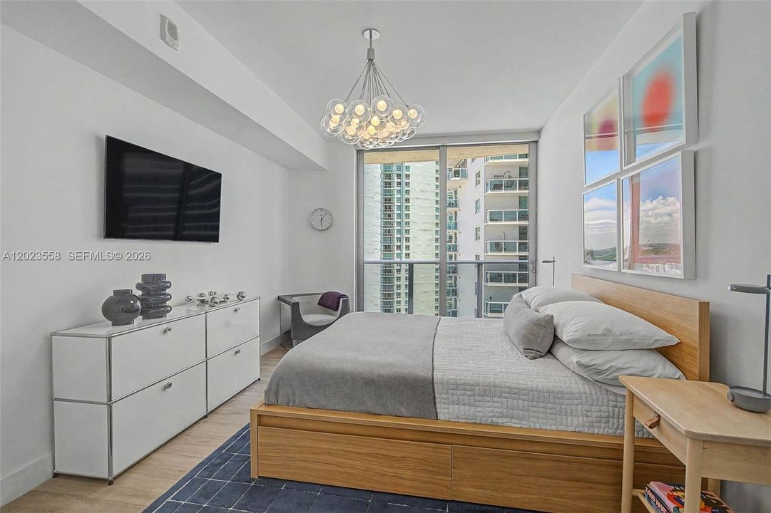 For Sale: $775,000 (2 beds, 2 baths, 1178 Square Feet)