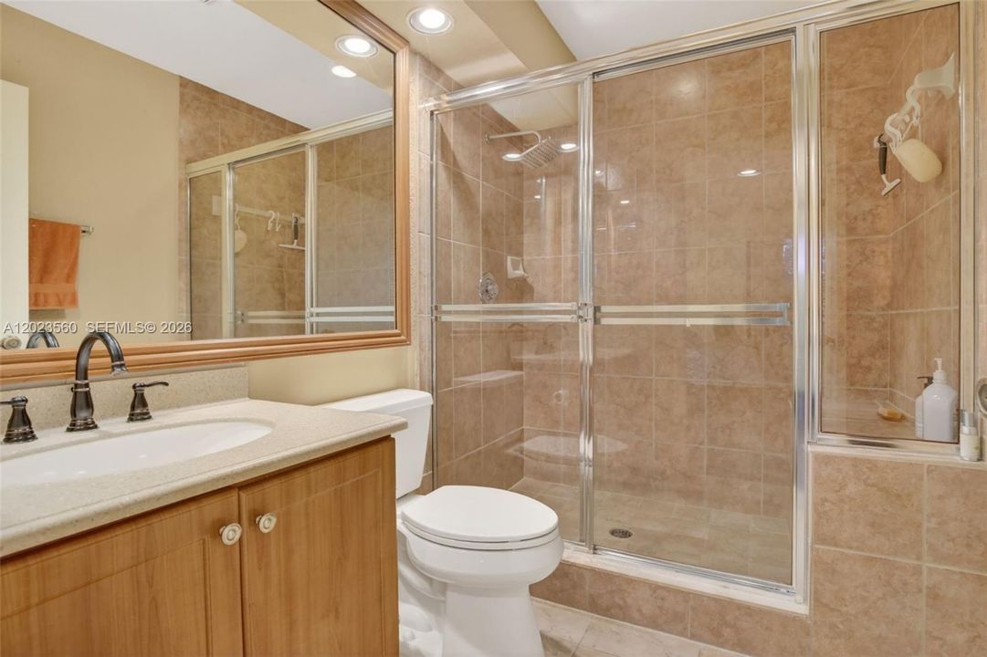 En Venta: $417,900 (2 camas, 2 baños, 1211 Pies cuadrados)
