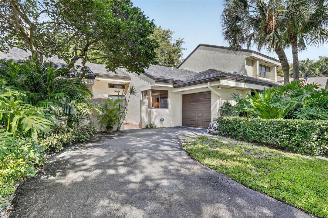En Venta: $417,900 (2 camas, 2 baños, 1211 Pies cuadrados)
