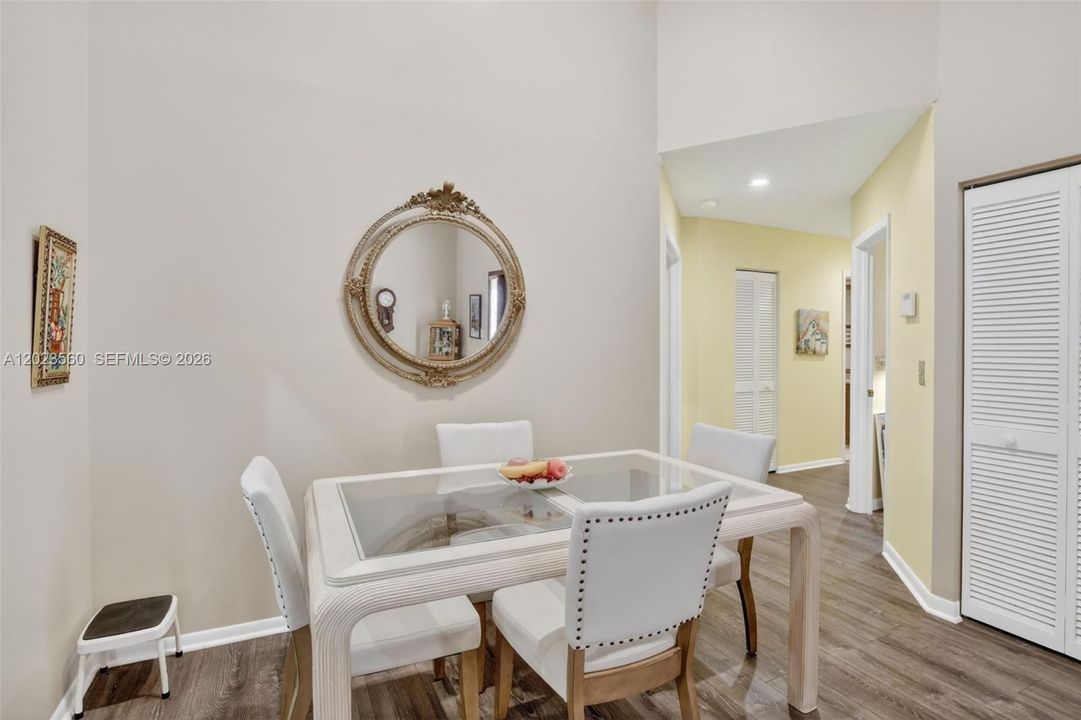 En Venta: $417,900 (2 camas, 2 baños, 1211 Pies cuadrados)
