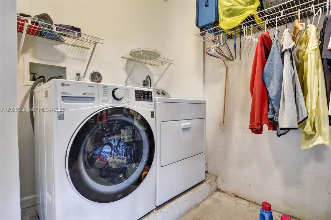 En Venta: $417,900 (2 camas, 2 baños, 1211 Pies cuadrados)