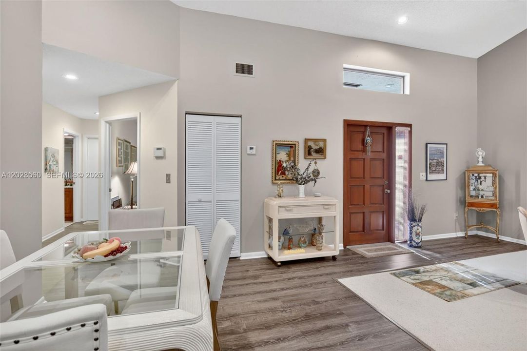 En Venta: $417,900 (2 camas, 2 baños, 1211 Pies cuadrados)