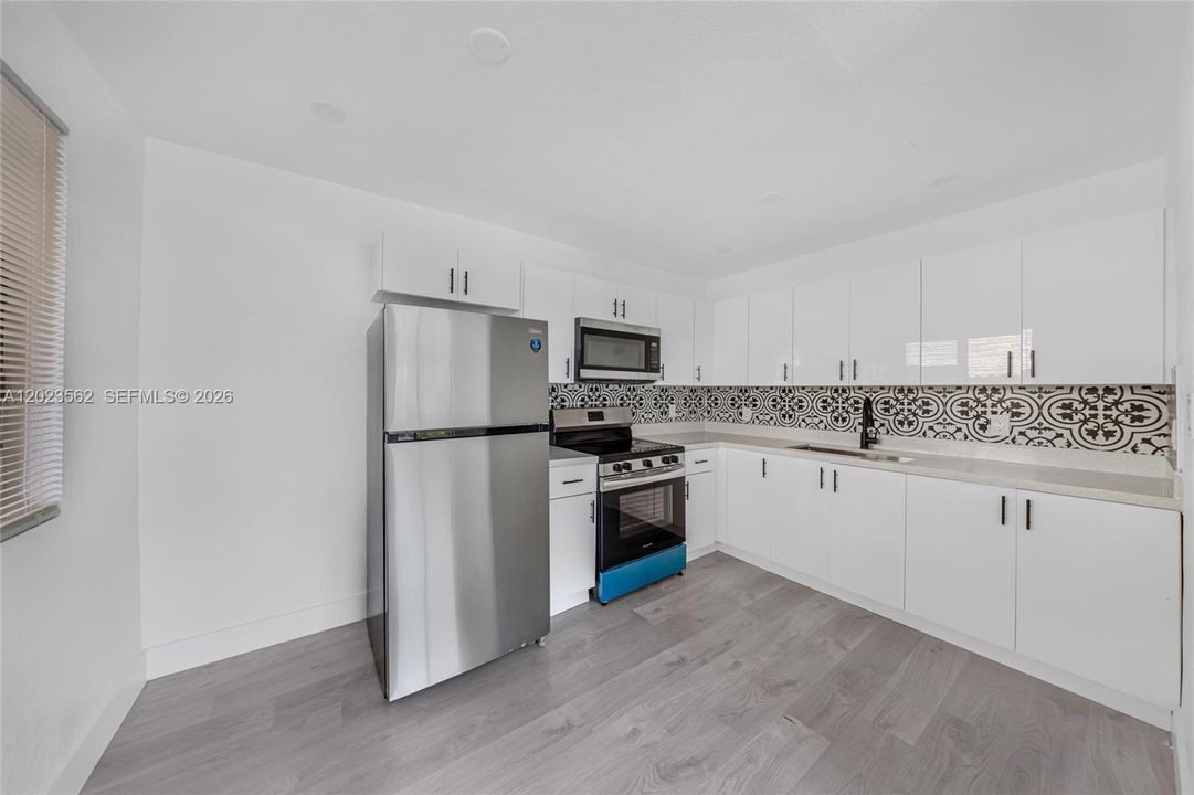 For Rent: $1,900 (2 beds, 1 baths, 1150 Square Feet)