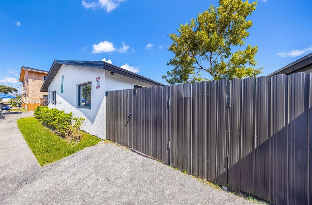 For Rent: $1,900 (2 beds, 1 baths, 1150 Square Feet)