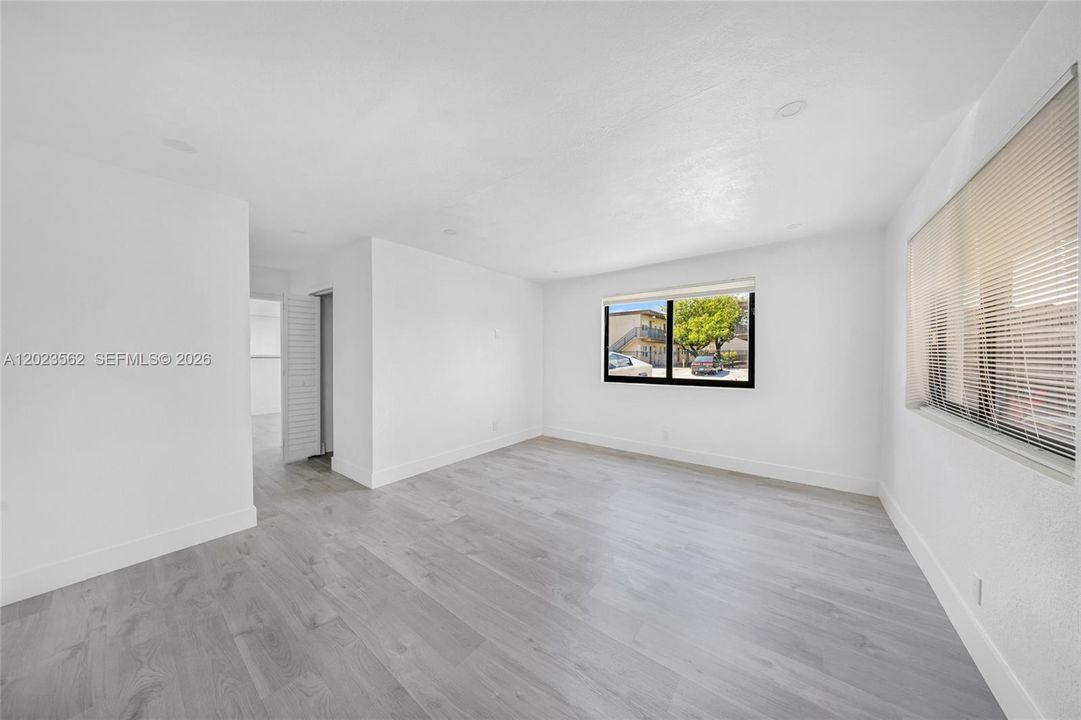For Rent: $1,900 (2 beds, 1 baths, 1150 Square Feet)