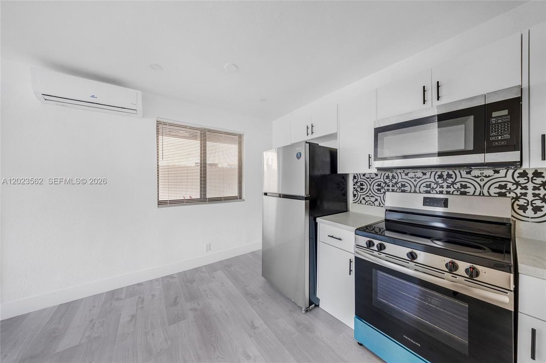 For Rent: $1,900 (2 beds, 1 baths, 1150 Square Feet)