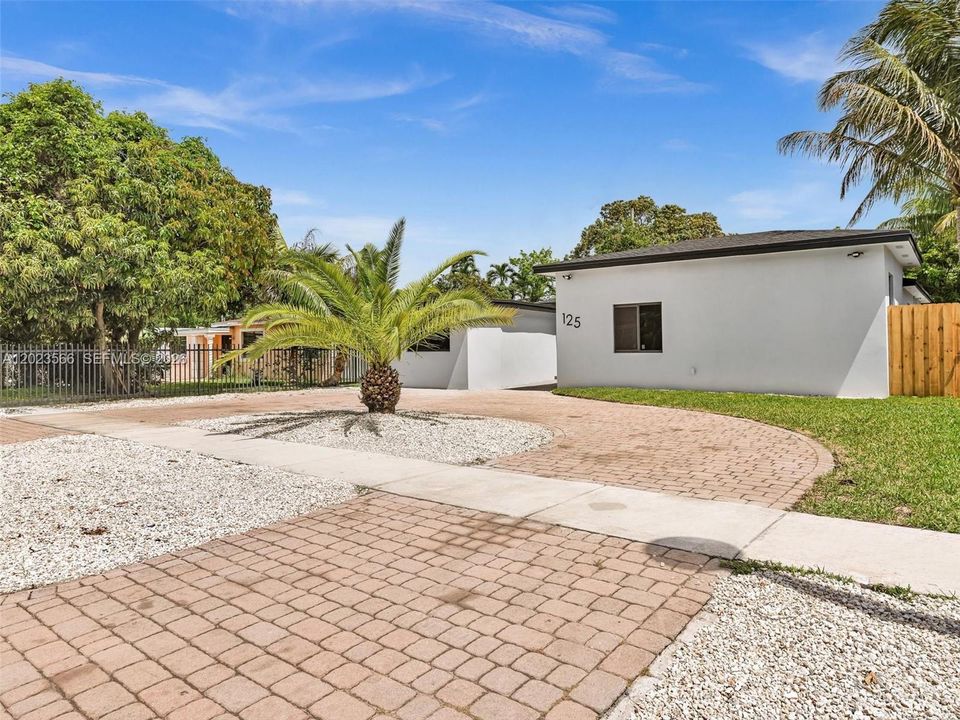Active With Contract: $675,000 (4 beds, 2 baths, 1655 Square Feet)