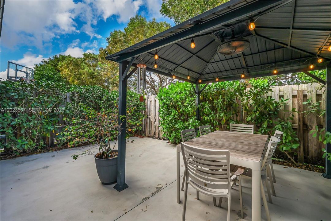 For Sale: $525,000 (3 beds, 2 baths, 1660 Square Feet)