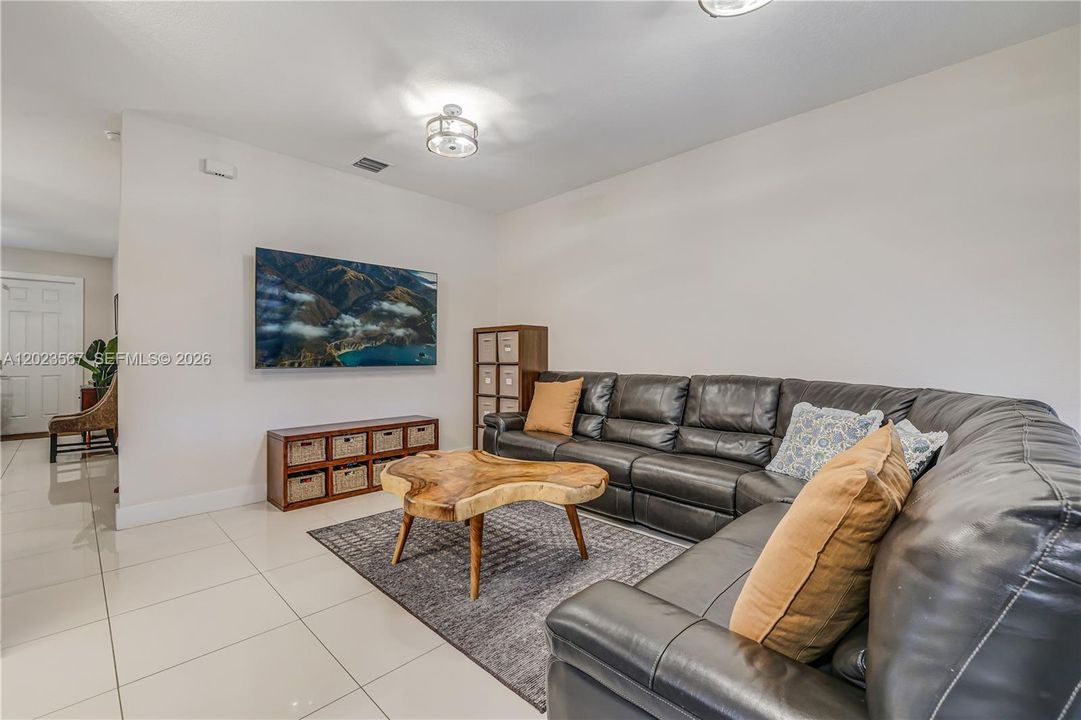 For Sale: $525,000 (3 beds, 2 baths, 1660 Square Feet)