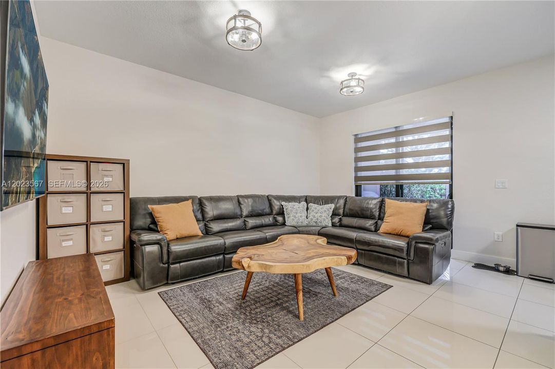 For Sale: $525,000 (3 beds, 2 baths, 1660 Square Feet)