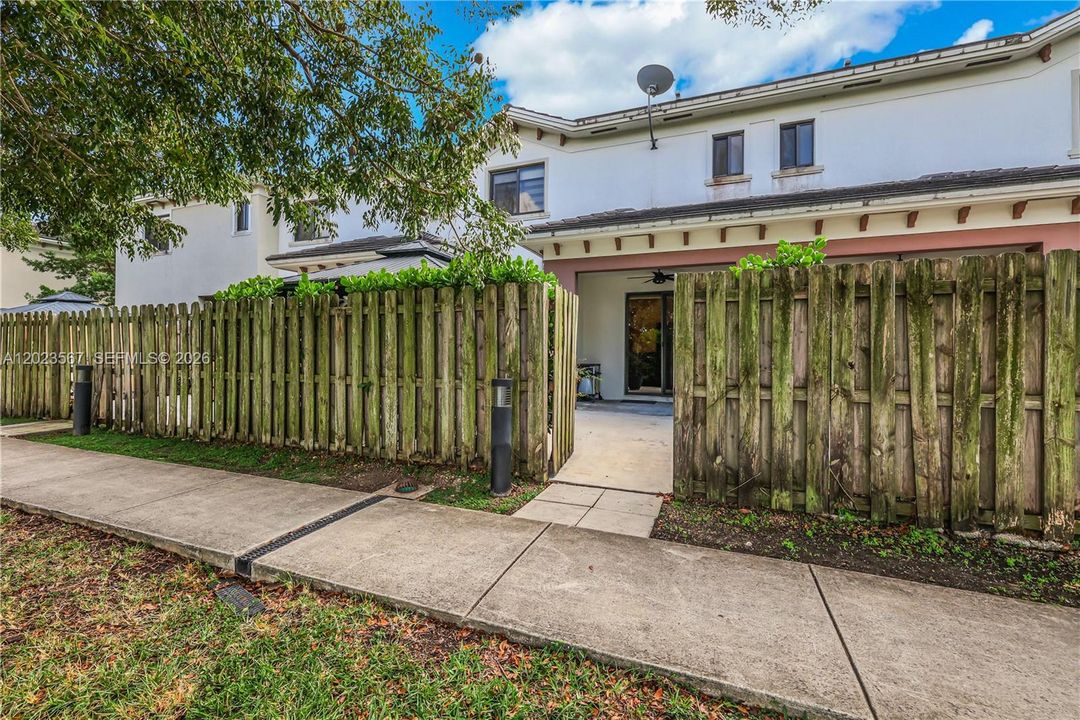 For Sale: $525,000 (3 beds, 2 baths, 1660 Square Feet)