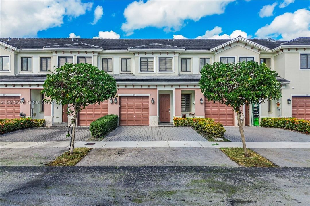 For Sale: $525,000 (3 beds, 2 baths, 1660 Square Feet)