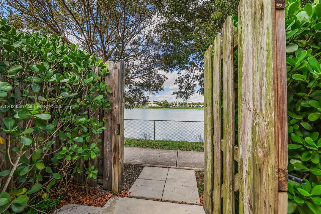 For Sale: $525,000 (3 beds, 2 baths, 1660 Square Feet)