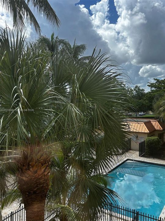 For Rent: $2,100 (2 beds, 2 baths, 970 Square Feet)