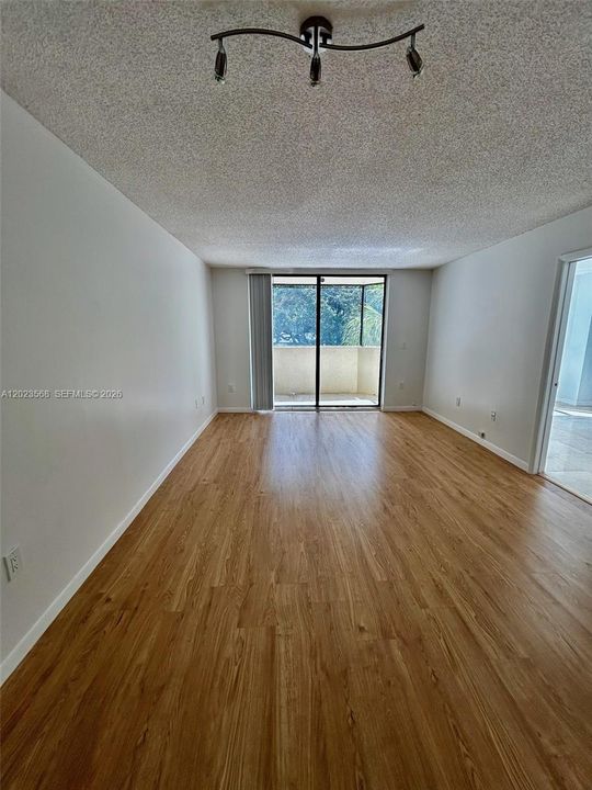For Rent: $2,100 (2 beds, 2 baths, 970 Square Feet)