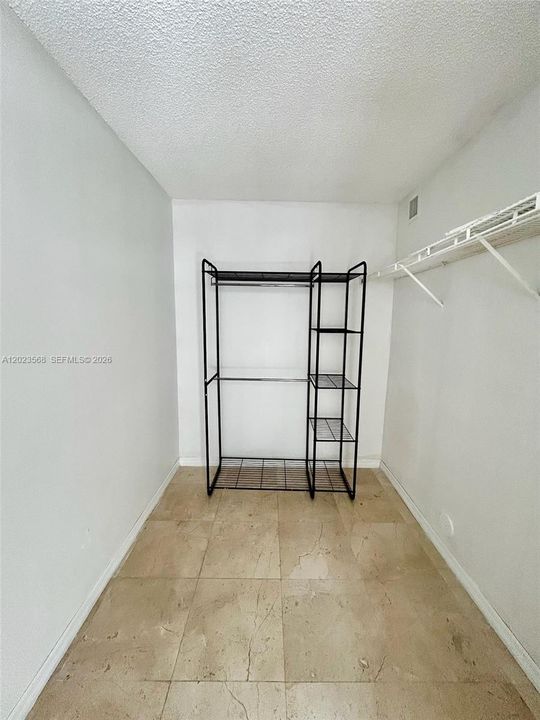 For Rent: $2,100 (2 beds, 2 baths, 970 Square Feet)