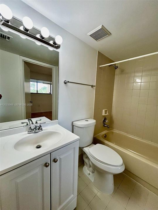 For Rent: $2,100 (2 beds, 2 baths, 970 Square Feet)