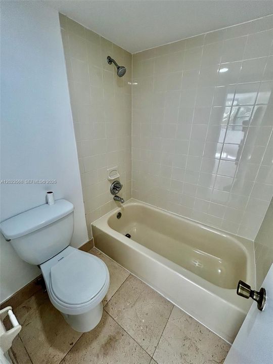 For Rent: $2,100 (2 beds, 2 baths, 970 Square Feet)