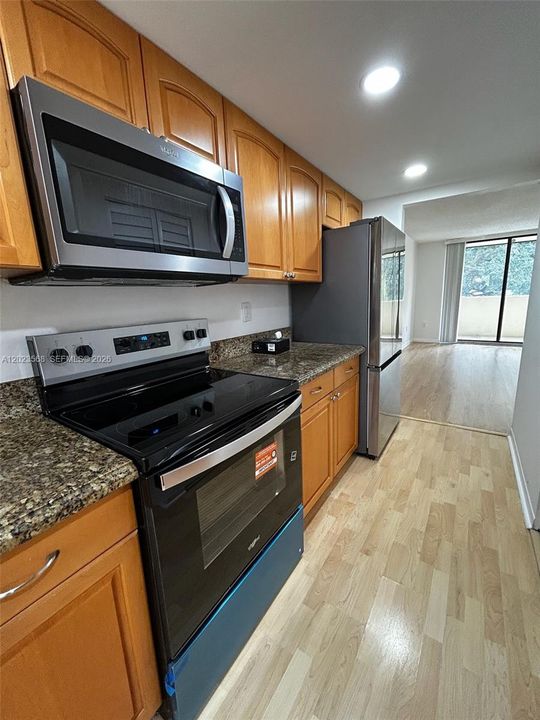For Rent: $2,100 (2 beds, 2 baths, 970 Square Feet)
