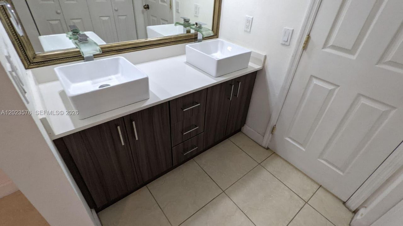 На продажу: $475,000 (2 спален, 2 ванн, 1392 Квадратных фут)