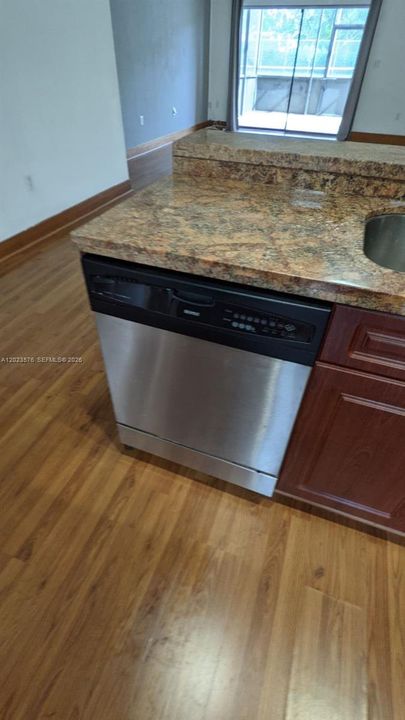 На продажу: $475,000 (2 спален, 2 ванн, 1392 Квадратных фут)