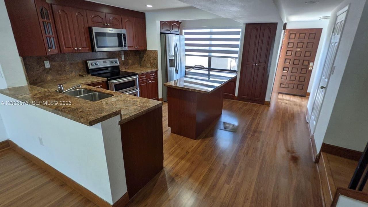 На продажу: $475,000 (2 спален, 2 ванн, 1392 Квадратных фут)