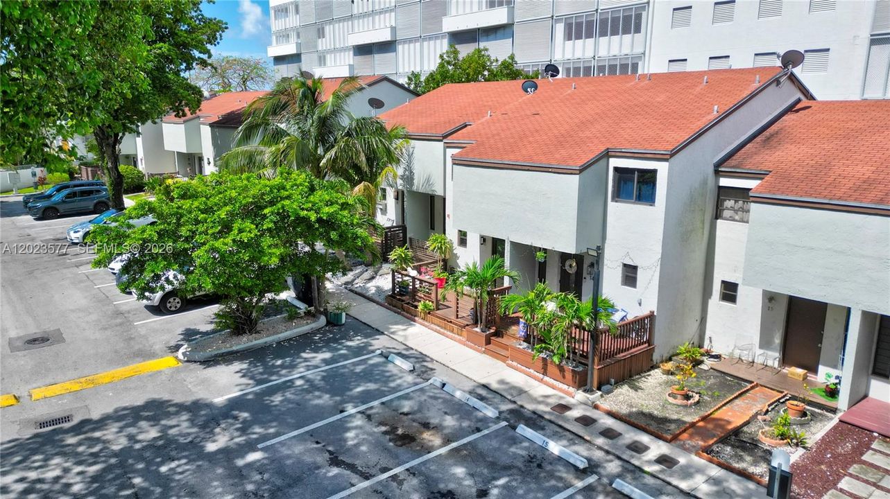 For Sale: $405,000 (2 beds, 1 baths, 1000 Square Feet)