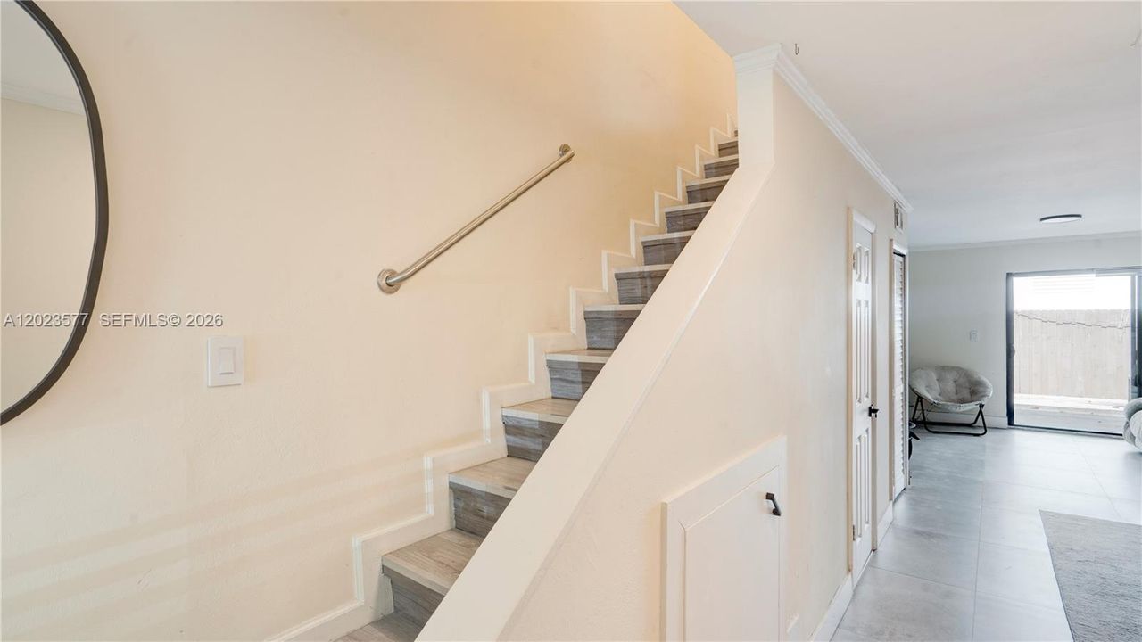 For Sale: $405,000 (2 beds, 1 baths, 1000 Square Feet)