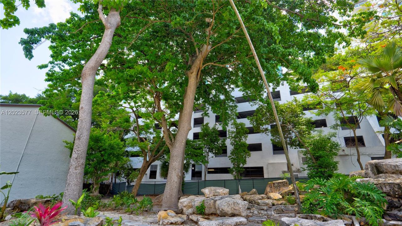 For Sale: $405,000 (2 beds, 1 baths, 1000 Square Feet)