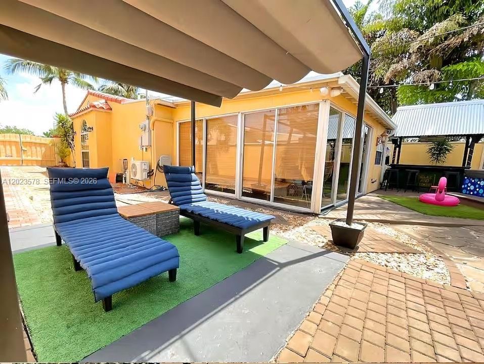 На продажу: $525,000 (2 спален, 2 ванн, 1373 Квадратных фут)