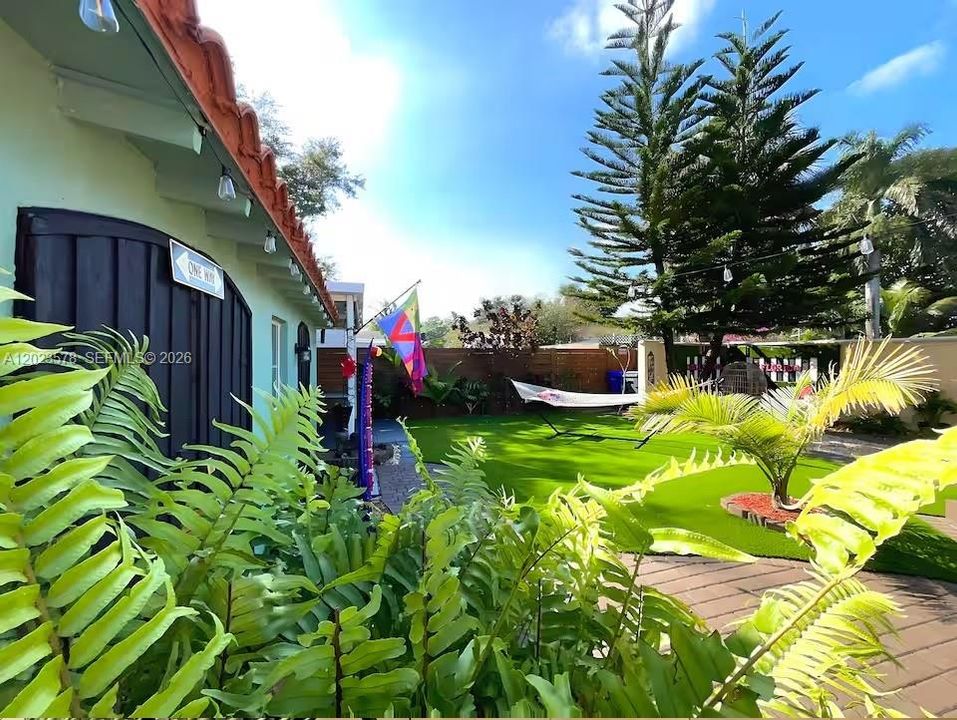 На продажу: $525,000 (2 спален, 2 ванн, 1373 Квадратных фут)